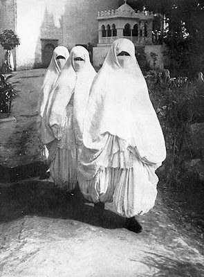 نوعی حجاب به نام «حایک» در مرکز الجزایر.jpg